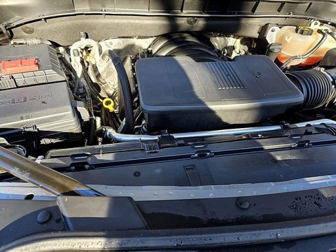 Used 2023 Chevrolet Suburban RST w/ Luxury Package image 18