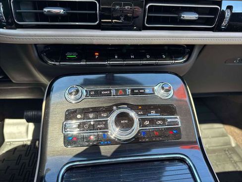 Used 2023 Lincoln Nautilus Reserve image 32