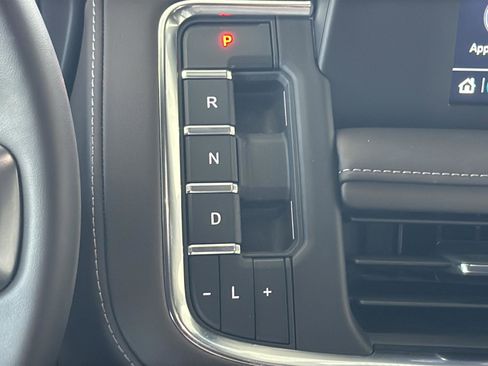 Used 2024 Chevrolet Tahoe LS RWD image 23
