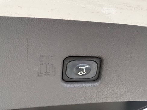 Used 2020 Lincoln Nautilus FWD w/ Equipment Group 101A image 38