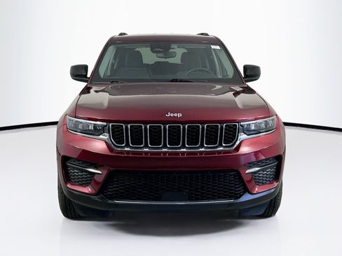 Used 2023 Jeep Grand Cherokee Laredo w/ Trailer Tow Prep Group (B) AWD/4WD image 2