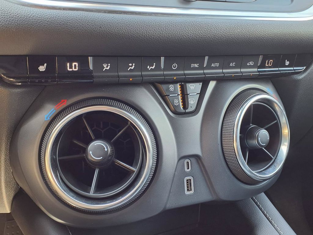 Used 2025 Chevrolet Blazer LT FWD image 10