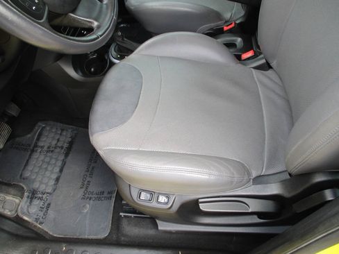 Used 2017 FIAT 500L Trekking w/ Premium Package FWD image 5