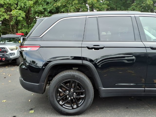 Certified 2023 Jeep Grand Cherokee Laredo X AWD/4WD image 8