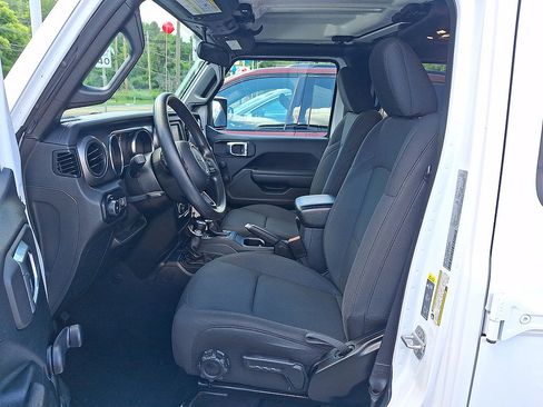 Used 2021 Jeep Wrangler Unlimited Sport AWD/4WD image 3
