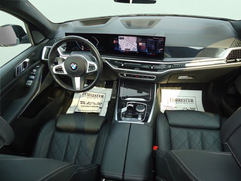 Used 2023 BMW X7 xDrive40i w/ M Sport Package AWD/4WD image 11