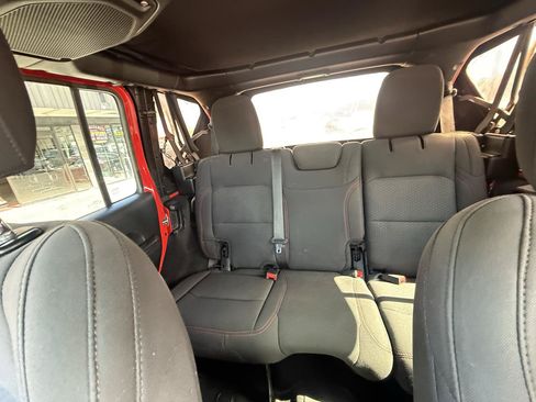 Used 2019 Jeep Wrangler Unlimited Rubicon w/ Dual Top Group AWD/4WD image 17