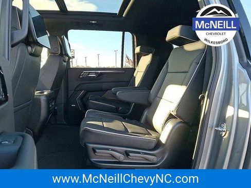 New 2026 Chevrolet Suburban Premier image 5