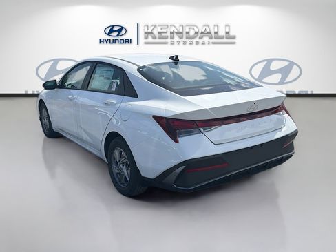New 2026 Hyundai Elantra SE FWD image 4