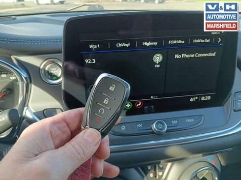 Used 2025 Chevrolet Blazer LT AWD/4WD image 3