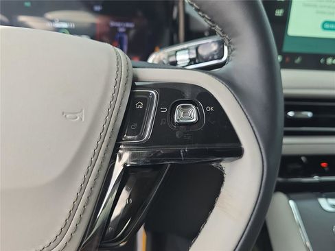 New 2026 Lincoln Aviator AWD image 21