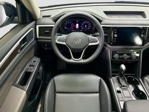 Used 2023 Volkswagen Atlas SE w/ Panoramic Sunroof Package FWD image 10