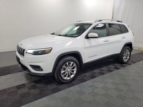 Used 2019 Jeep Cherokee Latitude Plus w/ Cold Weather Group image 2