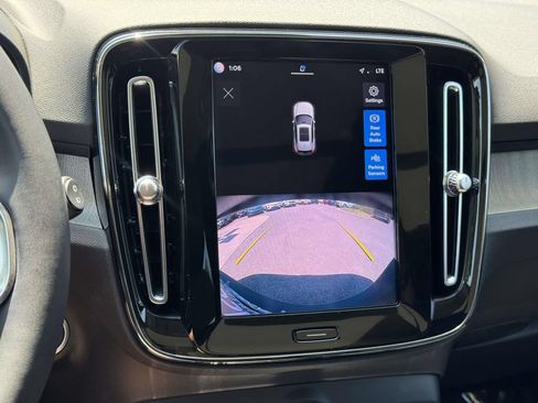 Used 2023 Volvo XC40 B5 Plus w/ Climate Package AWD/4WD image 19
