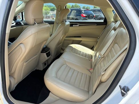 Used 2013 Ford Fusion SE FWD image 19