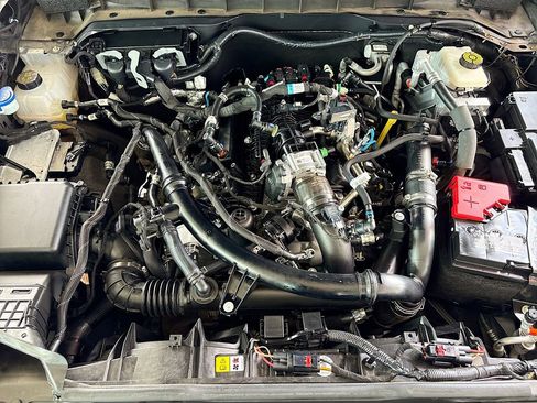 Used 2024 Ford Bronco Wildtrak AWD/4WD image 28