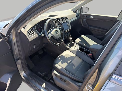 Used 2018 Volkswagen Tiguan SE w/ Panoramic Sunroof Package AWD/4WD image 11