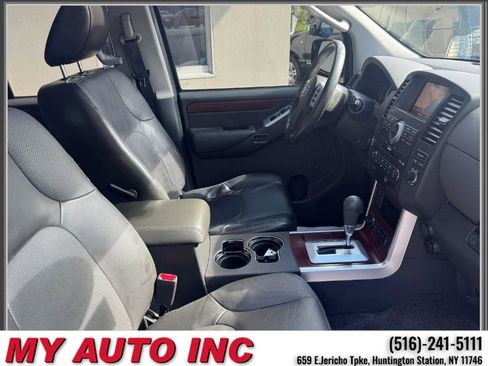 Used 2011 Nissan Pathfinder LE w/ Navigation Pkg AWD/4WD image 30