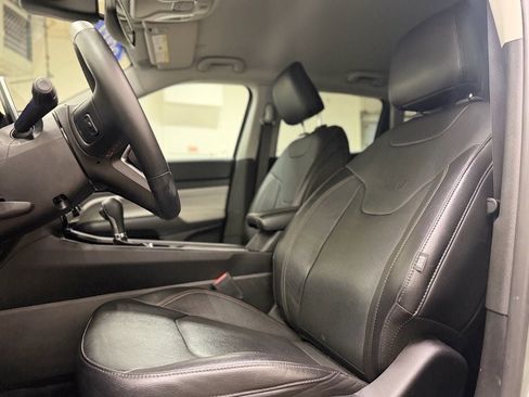 Used 2022 Jeep Compass Limited image 13