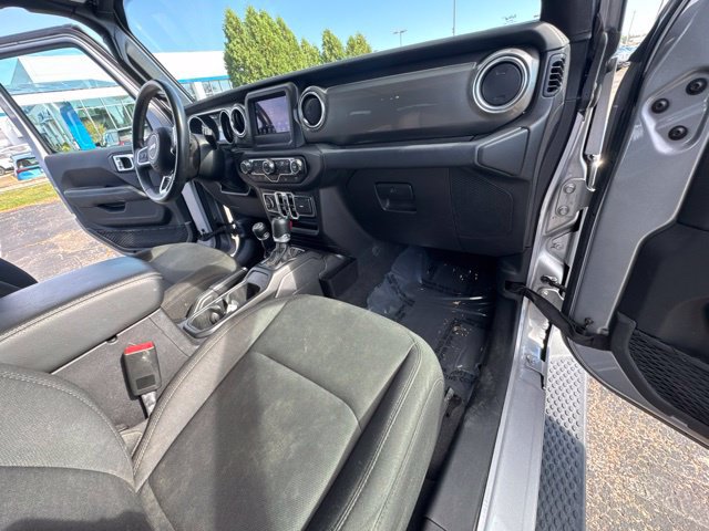 Used 2019 Jeep Wrangler Unlimited Sahara AWD/4WD image 16