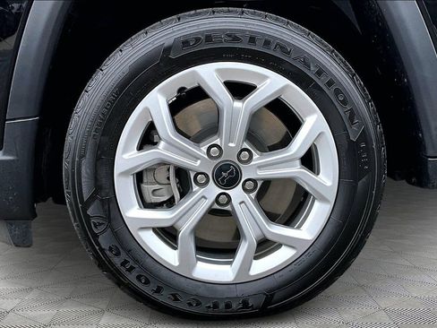 Used 2025 Jeep Compass Sport image 9