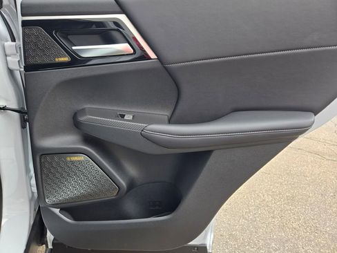 New 2025 Mitsubishi Outlander SE image 9