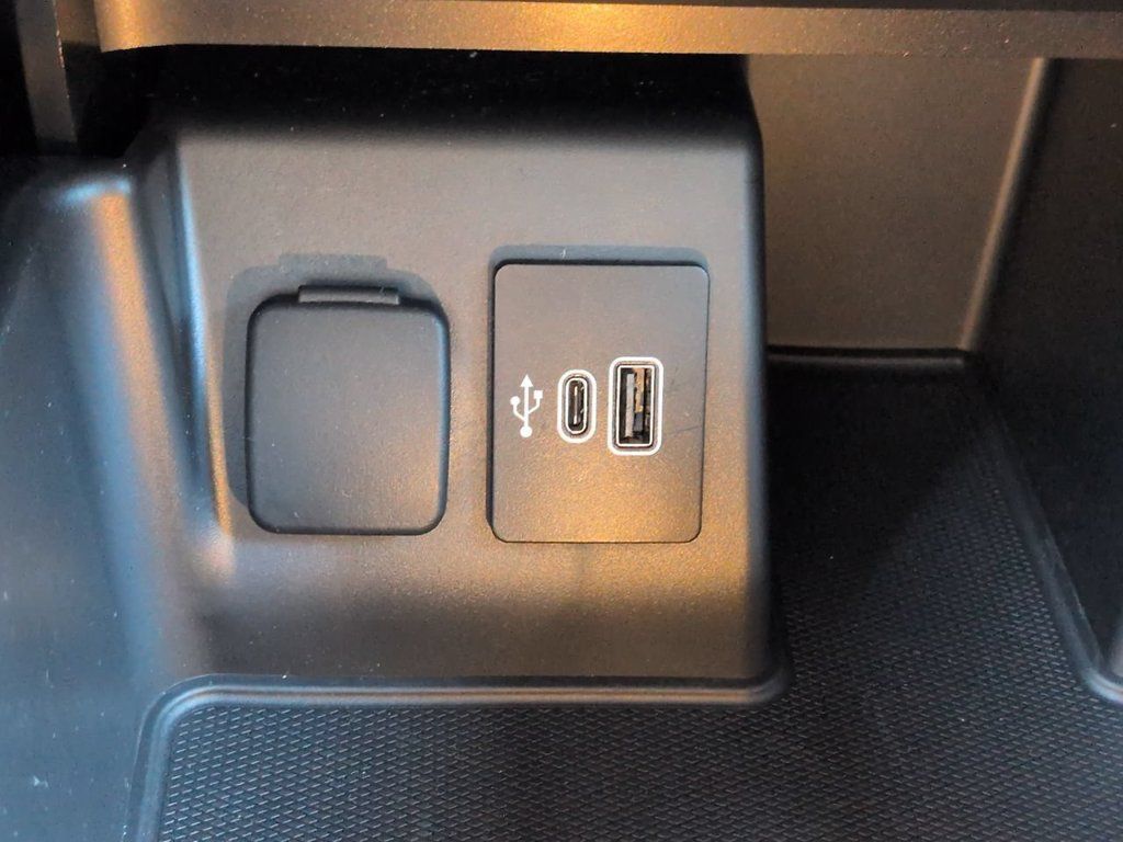 Used 2025 Ford Explorer ST-Line RWD image 22