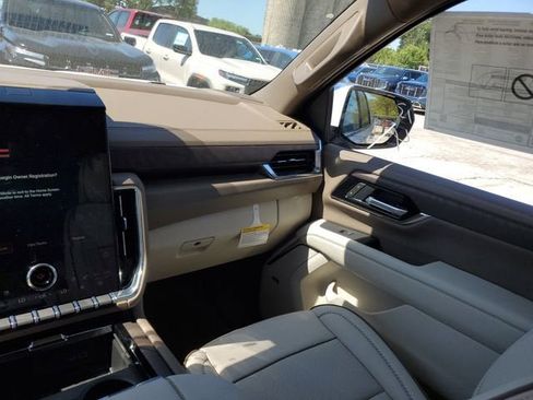 New 2026 GMC Yukon XL Denali w/ Denali Reserve Package AWD/4WD image 15