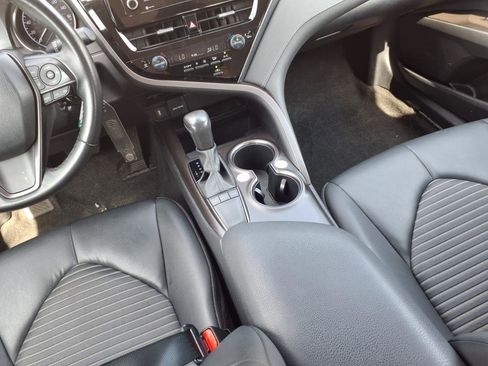 Used 2023 Toyota Camry SE image 9