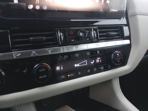 New 2026 Nissan Pathfinder SL image 17