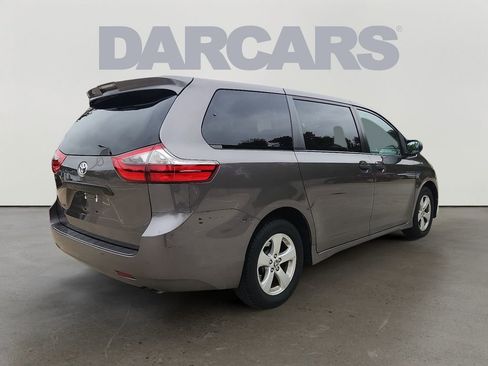 Used 2020 Toyota Sienna L image 6