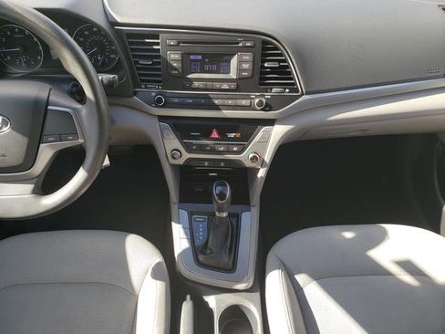 Used 2017 Hyundai Elantra SE image 17