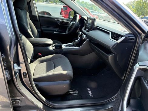 Used 2020 Toyota RAV4 LE FWD image 14