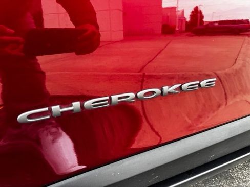 Used 2021 Jeep Cherokee Trailhawk w/ Trailer Tow Group AWD/4WD image 10