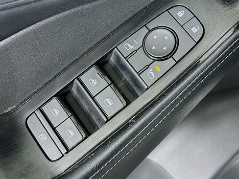 Used 2025 Nissan Rogue SV image 15