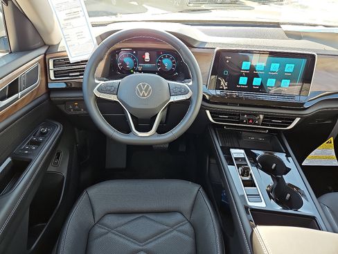 New 2026 Volkswagen Atlas SE image 8