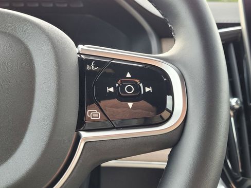 Certified 2025 Volvo XC90 T8 Plus image 21