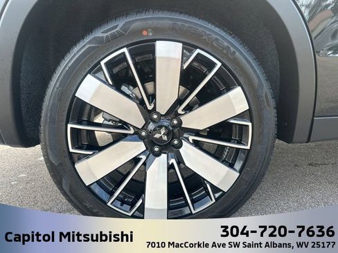 New 2025 Mitsubishi Outlander SE image 10