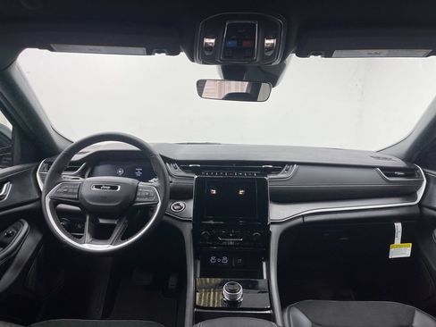 New 2025 Jeep Grand Cherokee Altitude RWD image 6