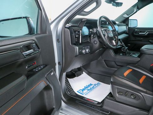 Used 2024 GMC Sierra 1500 AT4 w/ Technology Package AWD/4WD image 3
