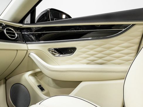 Used 2021 Bentley Flying Spur W12 image 14