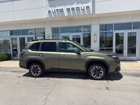 Used 2026 Subaru Forester Premium AWD/4WD image 2