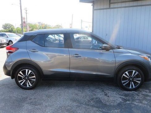 Used 2018 Nissan Kicks SV FWD image 4