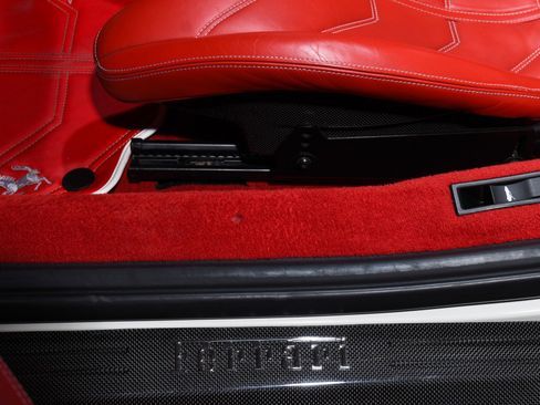 Used 2013 Ferrari 458 Spider image 34