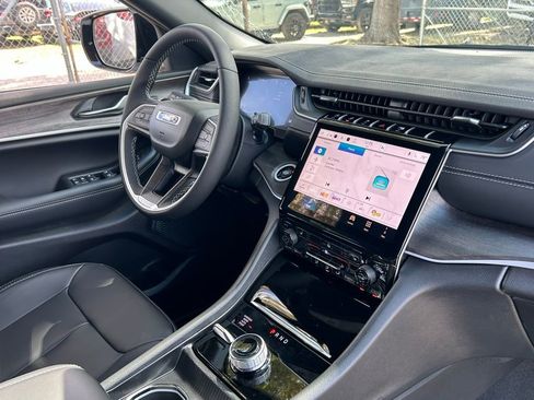 New 2025 Jeep Grand Cherokee L Limited w/ Black Appearance Package image 30