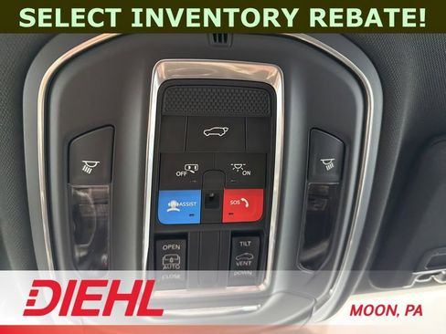 New 2025 Jeep Grand Cherokee Altitude w/ Trailer Tow Package AWD/4WD image 31