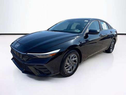Used 2024 Hyundai Elantra SEL FWD image 3