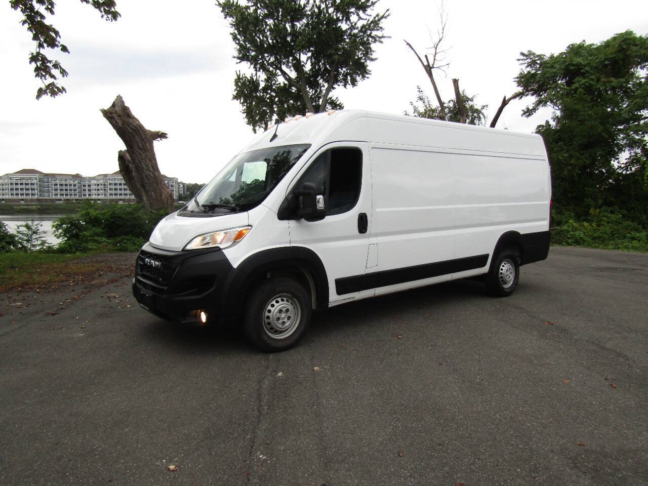 Used 2025 RAM ProMaster 3500 w/ Convenience Group FWD image 2