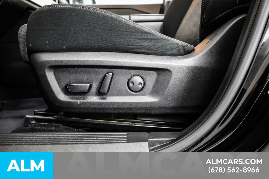 Used 2023 Nissan Rogue SV FWD image 22