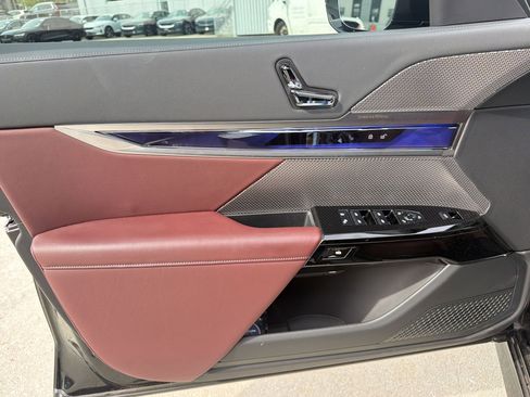 Used 2024 BMW 760i xDrive w/ Executive Package image 22